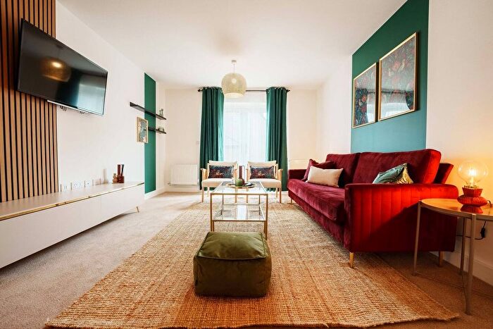 3 Bedroom Flat To Rent In Clarence Avenue, London, SW4