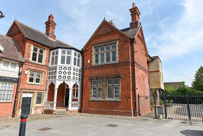 2 Bedroom Flat For Sale In George Street, Walden House George Street, PE29