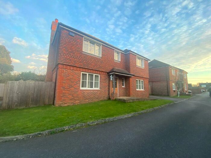 4 Bedroom Detached House To Rent In Copthorne Bank, Copthorne, Crawley, West Sussex, RH10