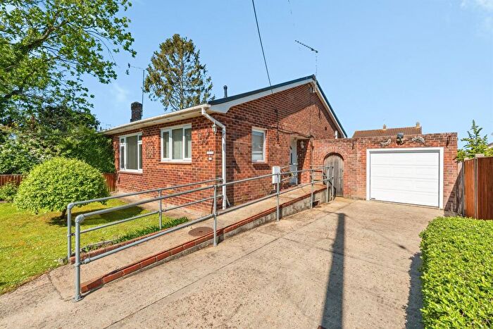 3 Bedroom Semi-Detached Bungalow For Sale In Crescent Road, North Baddesley, Southampton, SO52
