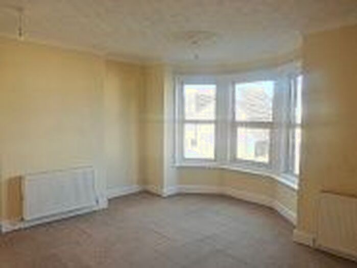 1 Bedroom Flat To Rent In Bitterne Road West, Southampton, SO18