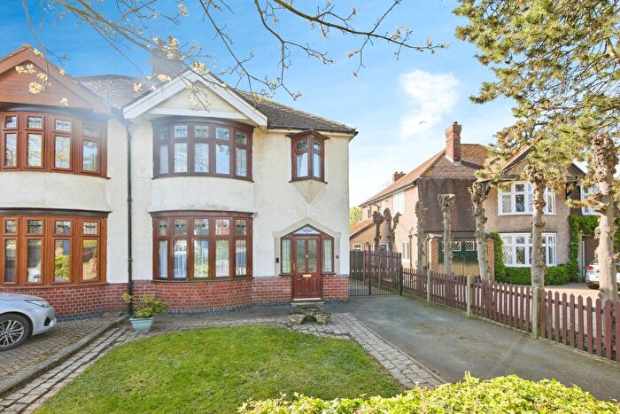 3 Bedroom Semi-Detached House For Sale In Henhurst Hill, Burton-on-trent, DE13