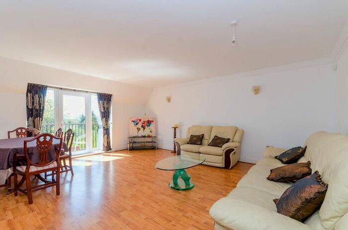2 Bedroom Flat To Rent In Hoptree Close, Woodside Park, London, N12