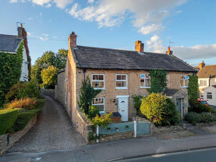 3 Bedroom Cottage For Sale In Little Crakehall, DL8