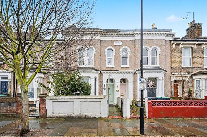 1 Bedroom Flat For Sale In Birkbeck Road, Tottenham, N17