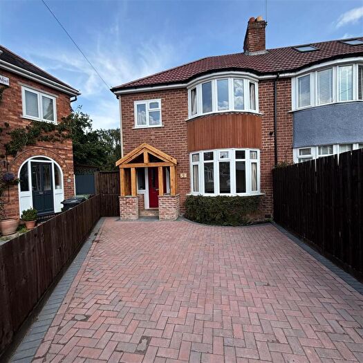 3 Bedroom Semi-Detached House To Rent In Rock Grove, Solihull, B92
