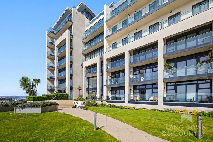 2 Bedroom Flat For Sale In The Azure, Cliff Road, The Hoe, PL1