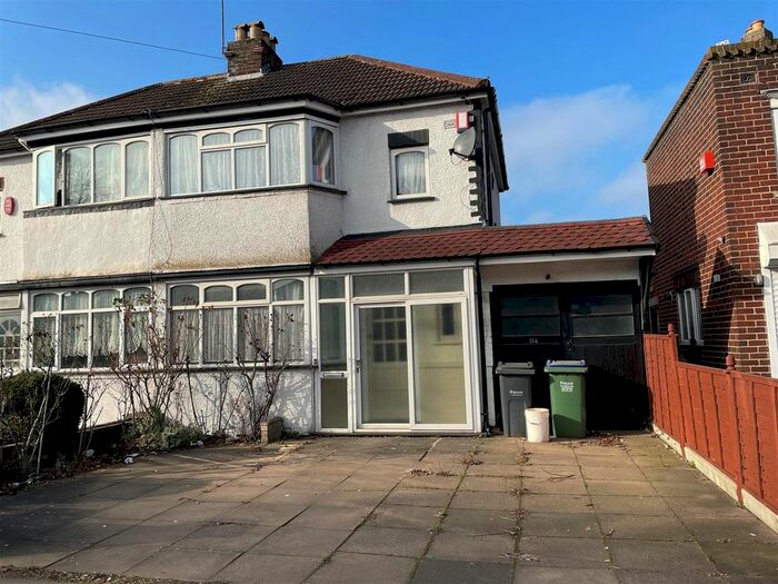 3 Bedroom Semi-Detached House To Rent In Walsall Road, West Bromwich, B71