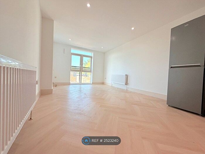 2 Bedroom Flat To Rent In Kilburn High Road, London, NW6