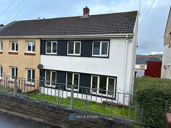 3 Bedroom Semi-Detached House To Rent In Bryn Nedd, Cimla, Neath, SA11