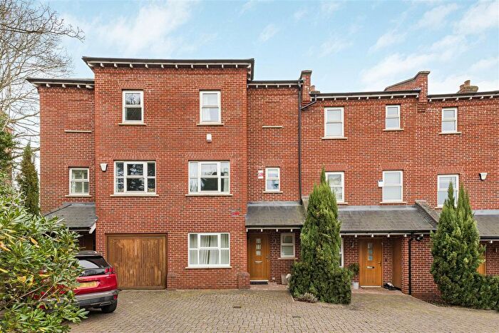 4 Bedroom Terraced House For Sale In Charles Sevright Way, London, NW7