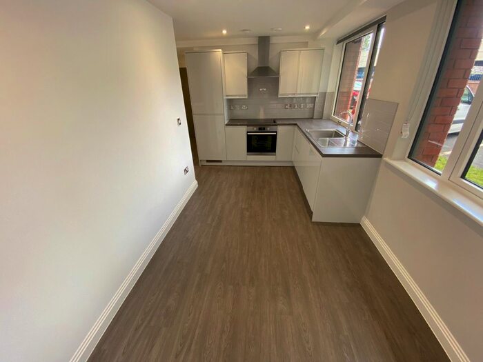 1 Bedroom Flat To Rent In Lichfield Road, Four Oaks, Sutton Coldfield, B74