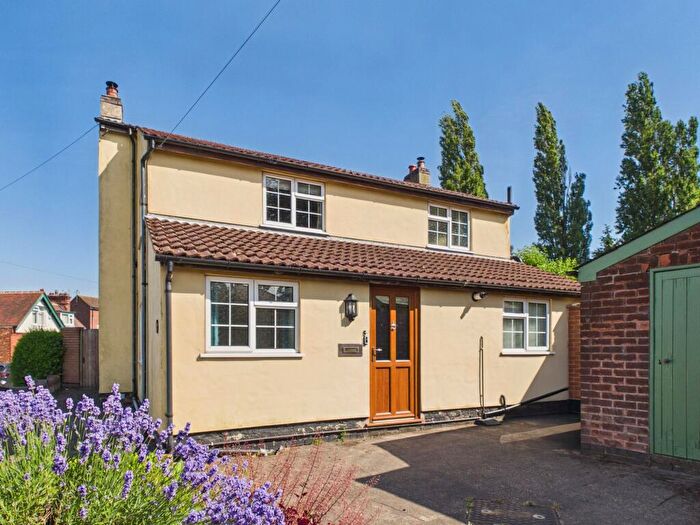 3 Bedroom Detached House For Sale In Hillview Road, Carlton, Nottingham, NG4