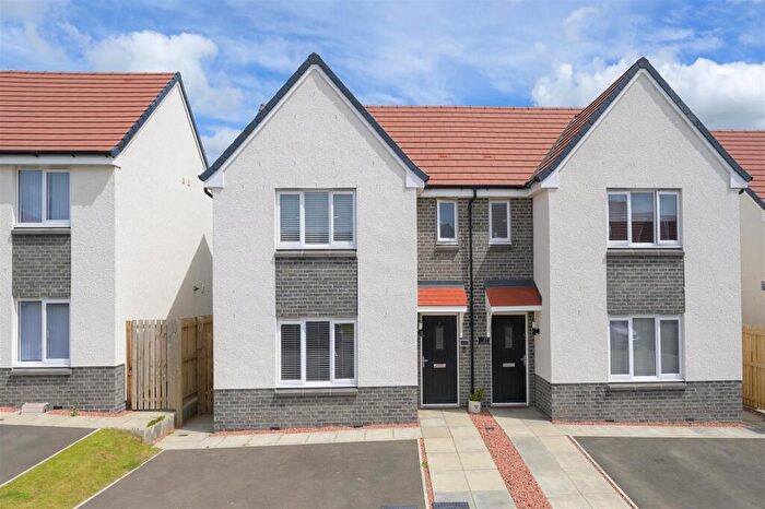 3 Bedroom Semi-Detached House For Sale In Hawk Street, Dunfermline, KY11