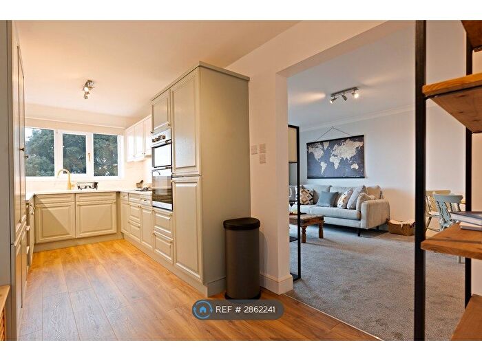 2 Bedroom Flat To Rent In Alton Road, Poole, BH14