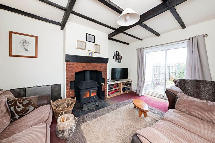 3 Bedroom Semi-Detached House For Sale In Fieldside, Upton, OX11