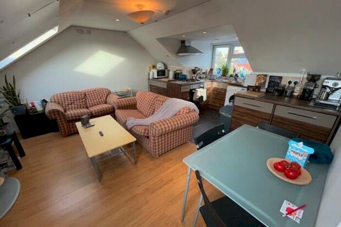 2 Bedroom Flat To Rent In Rhymney Street Cardiff, CF24