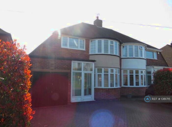 3 Bedroom Semi-Detached House To Rent In Queslett Road East, Sutton Coldfield, B74