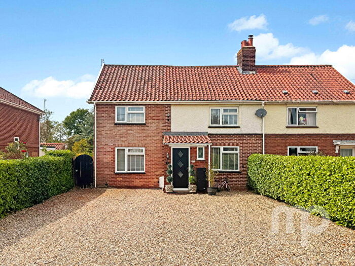 4 Bedroom Semi-Detached House For Sale In Chapel Road, Spooner Row, NR18