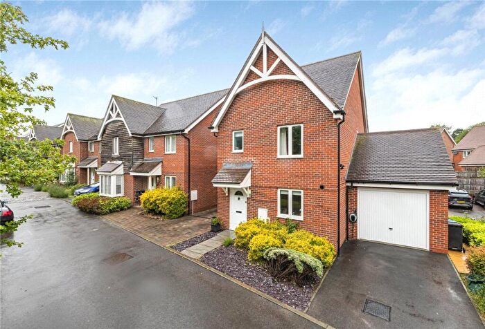 3 Bedroom Detached House For Sale In Meadowsweet Drive, Lindfield, Haywards Heath, West Sussex, RH16