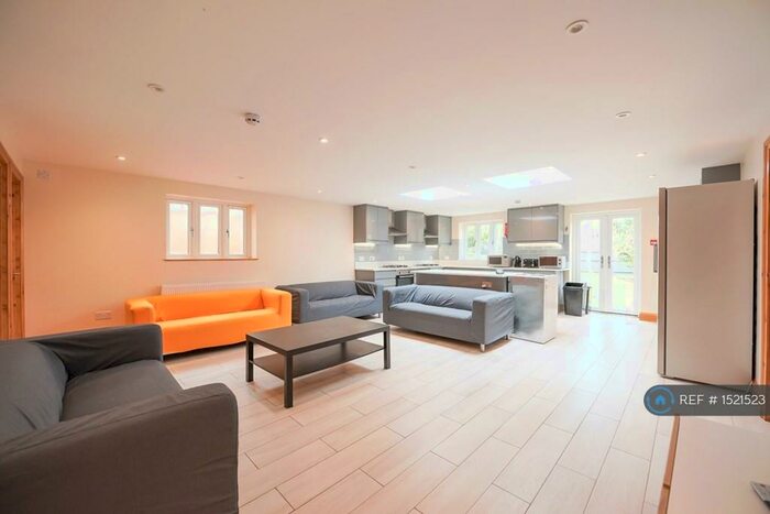 11 Bedroom Detached House To Rent In Wokingham Road, Reading, RG6
