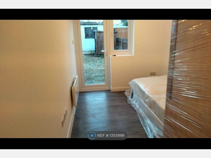 Studio To Rent In Twyford Road, Carshalton, SM5