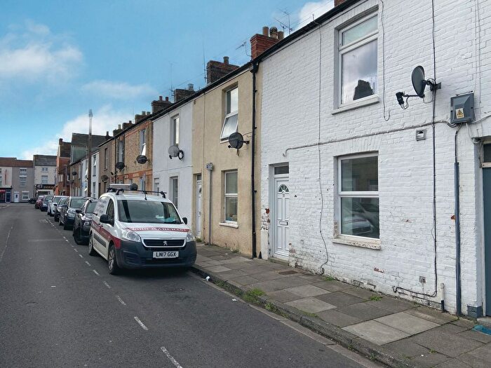2 Bedroom Flat To Rent In Eastbourne Road, Taunton, TA1