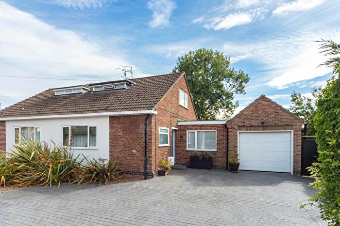 3 Bedroom Semi-Detached House For Sale In Valley Road, Loughborough, LE11