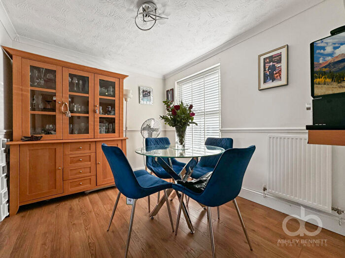 3 Bedroom End Of Terrace House For Sale In Newburgh Road, Grays, RM17