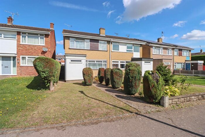 4 Bedroom Semi-Detached House For Sale In Larkswood Walk, Wickford, SS12