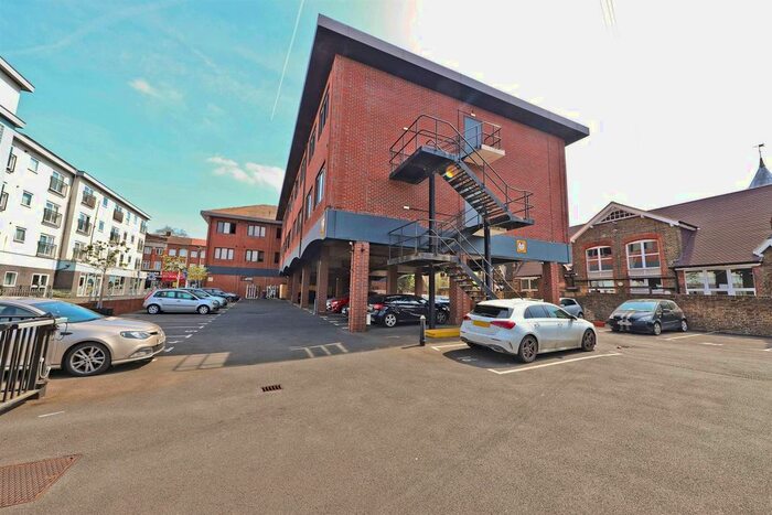 1 Bedroom Flat For Sale In Kirk House, Yiewsley, West Drayton, UB7