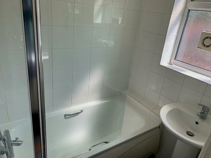 1 Bedroom Flat To Rent In Thackeray Court, Portswood, SO17