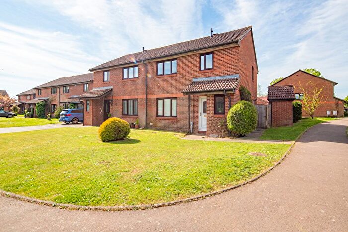 3 Bedroom Semi-Detached House For Sale In Truemper Grove, Bicester, OX27