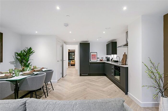 3 Bedroom Flat To Rent In Gaythorn Street, Salford, M5