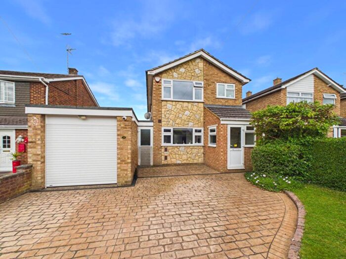 3 Bedroom Detached House For Sale In Wykeham Way, Haddenham, HP17