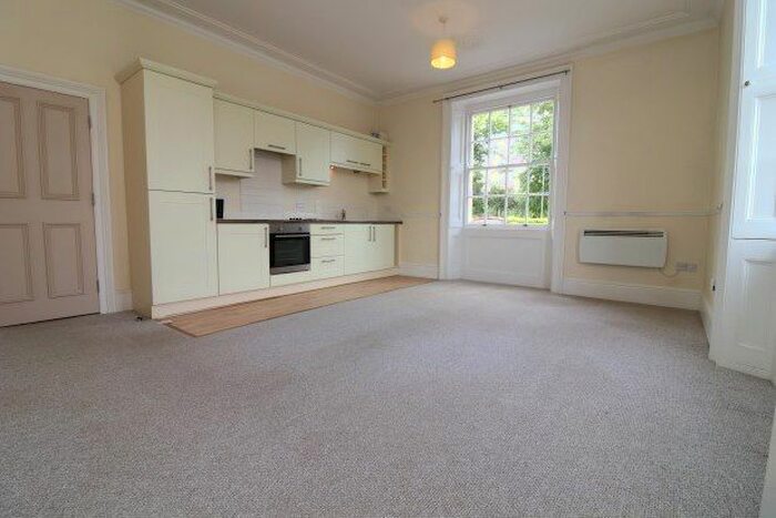 2 Bedroom Flat To Rent In White House, Chelmsford, CM2