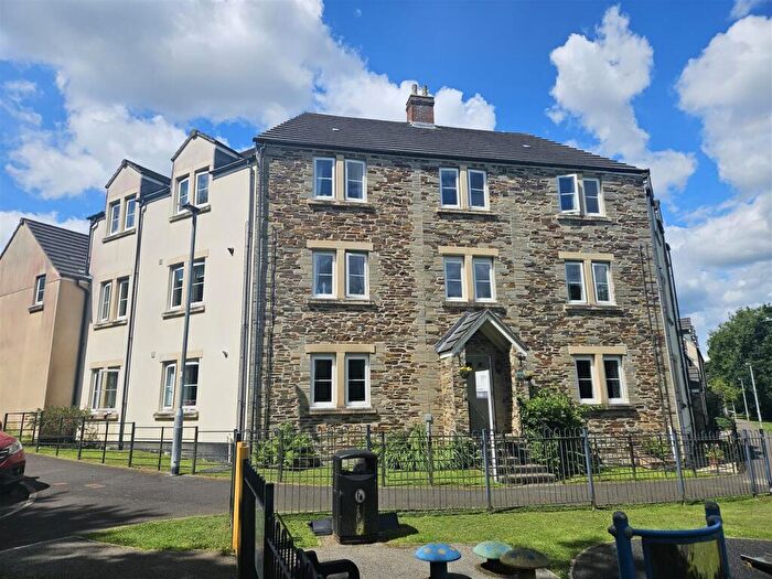 2 Bedroom Flat For Sale In Goldfinch Gardens, Whitchurch, PL19