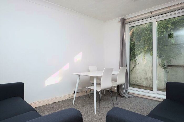 4 Bedroom House Of Multiple Occupation To Rent In Coombe Road, Brighton, BN2