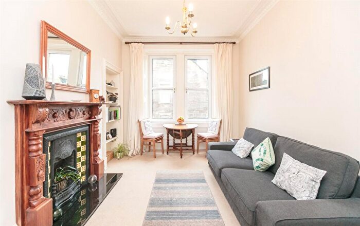 2 Bedroom Flat To Rent In Merchiston Grove, Edinburgh, EH11