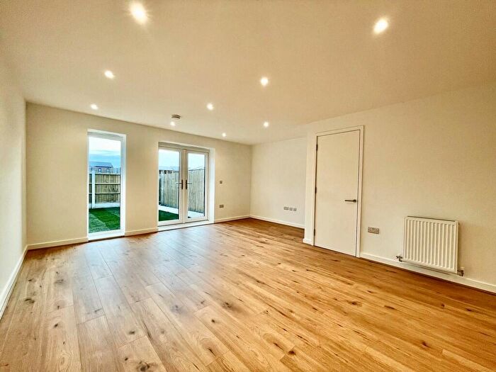 3 Bedroom Semi-Detached House To Rent In Castle Irwell Homes, Salford, M6