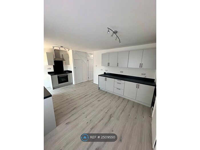 3 Bedroom Semi-Detached House To Rent In Romsey Close, Stanford-Le-Hope, SS17