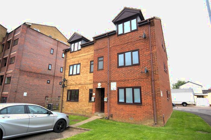 1 Bedroom Flat To Rent In Baron Court, Baronson Gardens, Northampton, NN1