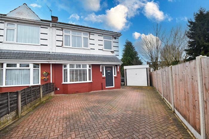 3 Bedroom Semi Detached House For Sale In Hawthorn Avenue, Urmston, M41