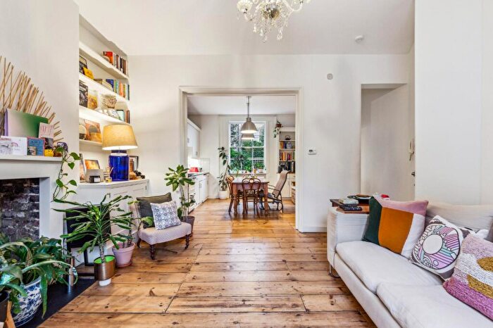 2 Bedroom Maisonette To Rent In Richmond Avenue, Islington, N1