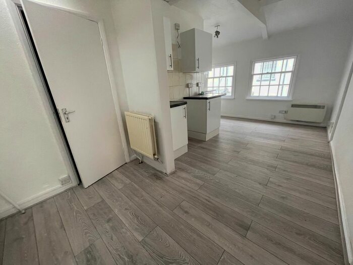 2 Bedroom Flat To Rent In Oakleigh Mews, Oakleigh Road North, London, N20