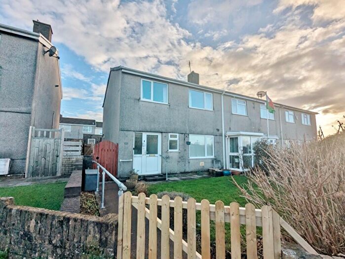 3 Bedroom End Of Terrace House For Sale In Marshfield Avenue, CF33