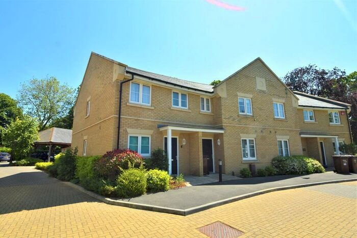 3 Bedroom Semi-Detached House To Rent In Gleave Close, Southsea, PO4