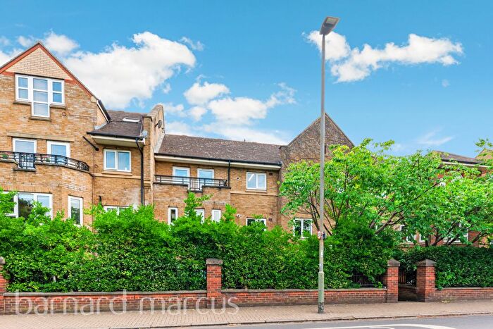 2 Bedroom Flat To Rent In St James's Drive, London, SW12