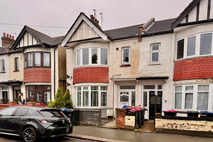 2 Bedroom Flat To Rent In Southview Drive, SS0