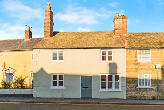 3 Bedroom Terraced House For Sale In West Street, Bourne, PE10